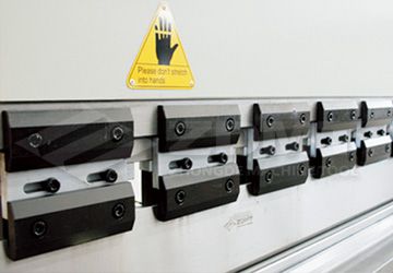 折彎機夾具.jpg 折彎機夾具.jpg