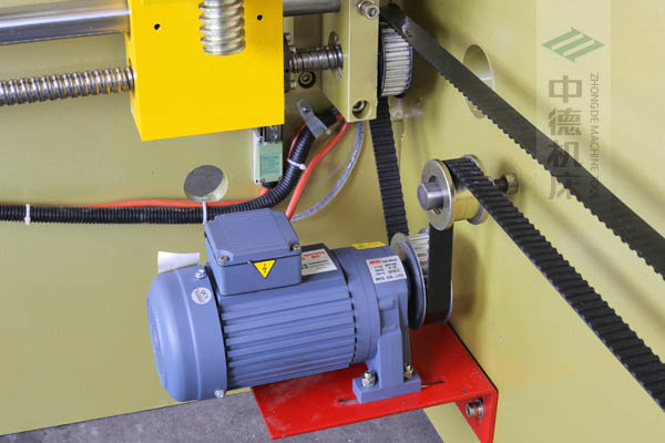 ZDP-4022強扭矩電機，后退料迅速，鋼絲同步帶精確更靜音.jpg