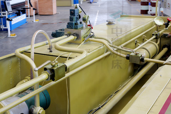 ZDG-640液壓系統全金屬管套連接,優質在于細節.jpg ZDG-640液壓系統全金屬管套連接,優質在于細節.jpg